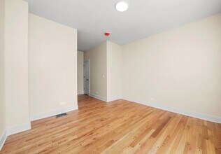 8321 S Saginaw Ave in Chicago, IL - Building Photo - Building Photo