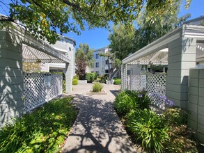 Civic Plaza Apartments in El Cerrito, CA - Building Photo - Building Photo