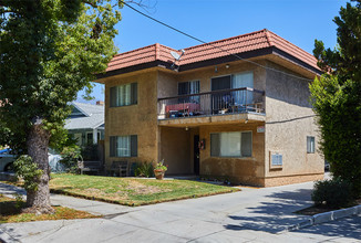 52 N Roosevelt Ave in Pasadena, CA - Building Photo - Building Photo