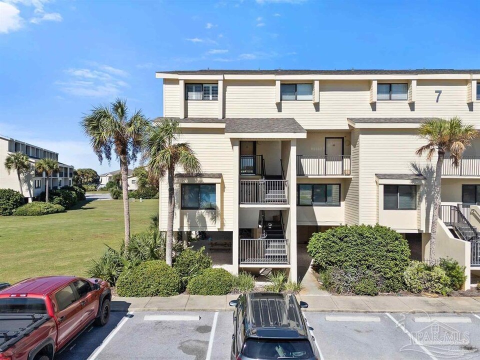 900 Fort Pickens Rd in Pensacola Beach, FL - Building Photo