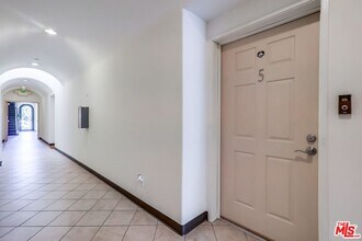 14806 Burbank Blvd in Los Angeles, CA - Building Photo - Building Photo