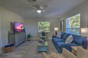 724 108th Ave N in Naples, FL - Building Photo