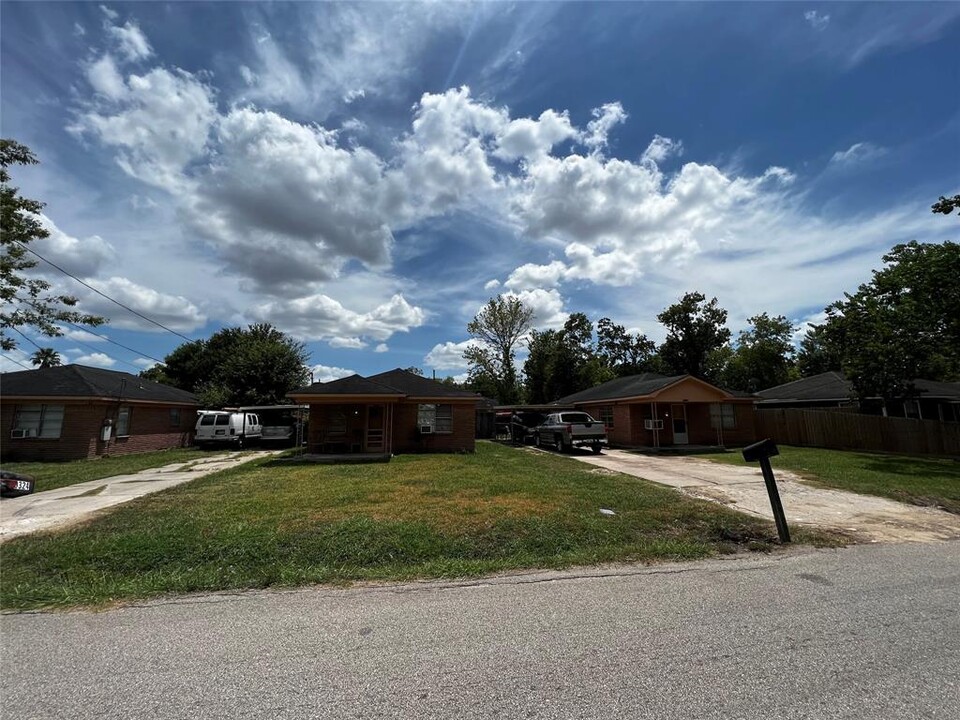 9323 Arledge St in Houston, TX - Building Photo