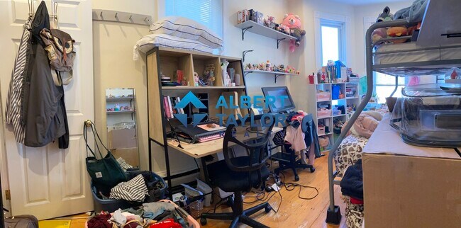 108 Hyde Park Ave, Unit 1 in Boston, MA - Building Photo - Building Photo