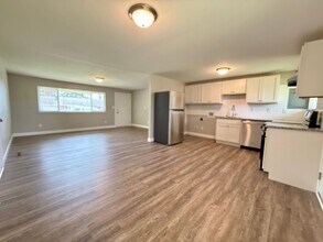 4426 Lesher Dr in Dayton, OH - Foto de edificio - Building Photo