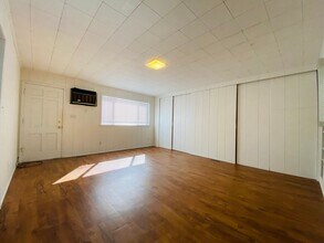 1726 Churchill Way in The Village, OK - Building Photo - Building Photo