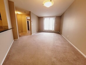 5370 Chappelle Rd SW in Edmonton, AB - Building Photo - Building Photo