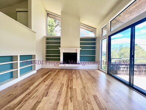 66 Lovell Ave in Mill Valley, CA - Building Photo - Building Photo