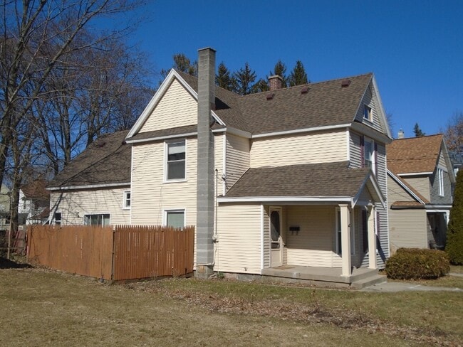 209 Fuller Ave SE in Grand Rapids, MI - Building Photo - Building Photo