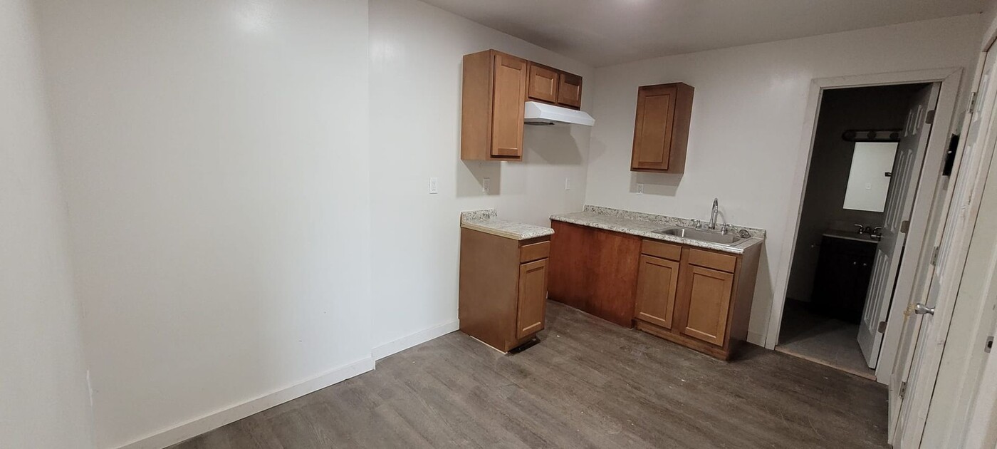 500 Larimer Ave, Unit Unit 1 in Turtle Creek, PA - Building Photo