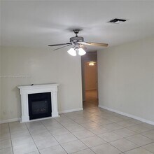127 Seagull Ct in Royal Palm Beach, FL - Building Photo - Building Photo