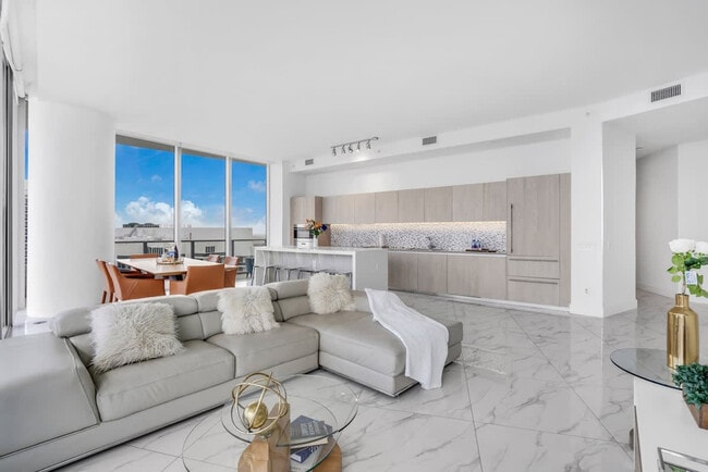 4111 S Ocean Dr in Hollywood, FL - Building Photo - Building Photo