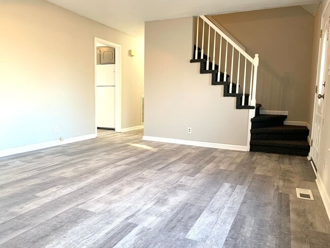 396 Elaine Dr in Clarksville, TN - Building Photo - Building Photo