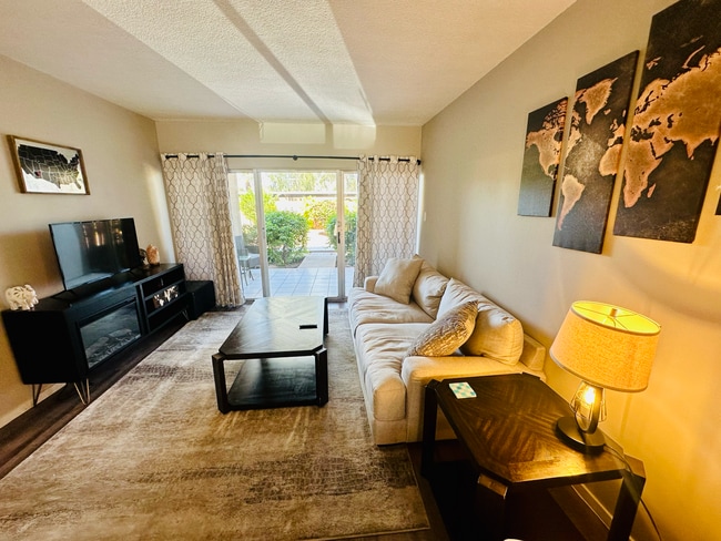 6125 E Indian School Rd, Unit 109 in Scottsdale, AZ - Foto de edificio - Building Photo