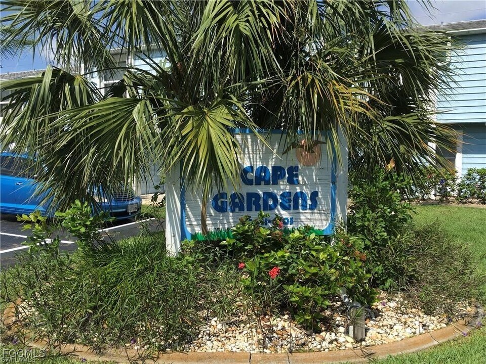 4641 SW Santa Barbara Pl in Cape Coral, FL - Building Photo