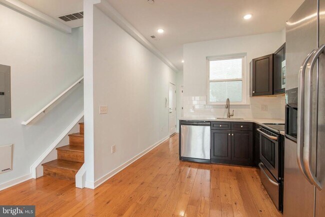 property at 1517 W Seybert St