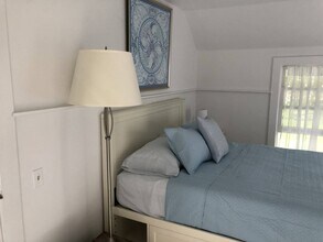 11 Miller Ln W in East Hampton, NY - Building Photo - Building Photo