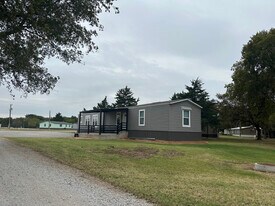 5565 Bermuda Dr in Kingston, OK - Building Photo
