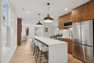 1310 W Erie St, Unit 2 in Chicago, IL - Building Photo