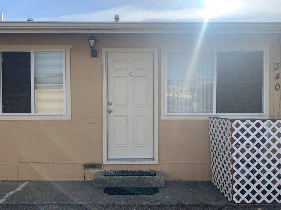 340 Brown St in Vacaville, CA - Building Photo