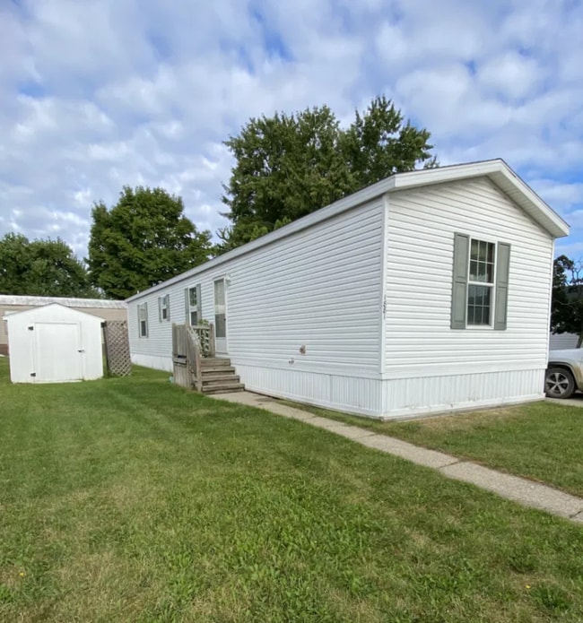 1881 Stafford Ct in Milford, MI - Building Photo - Building Photo
