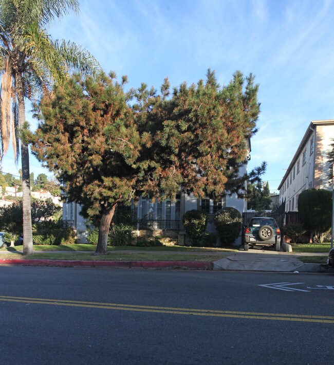 1900 N Alexandria Ave in Los Angeles, CA - Building Photo - Building Photo