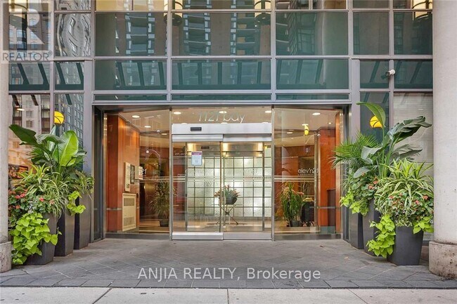 1121 Bay St. in Toronto, ON - Building Photo - Building Photo