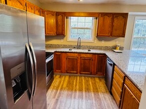 77 Burdette Dr in Martinsburg, WV - Foto de edificio - Building Photo