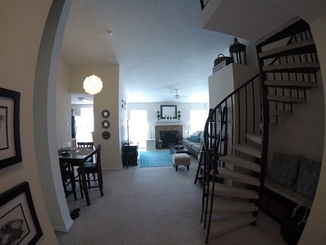 180 Fox Hollow Dr, Unit 405 in Mayfield Heights, OH - Building Photo - Building Photo