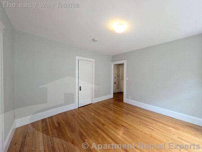 156-158 Summer St Unit #304 in Somerville, MA - Building Photo - Building Photo