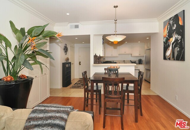 660 N Sweetzer Ave, Unit #204 in West Hollywood, CA - Foto de edificio - Building Photo
