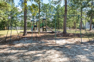 Willow Run Apartments in Fayetteville, NC - Foto de edificio - Building Photo