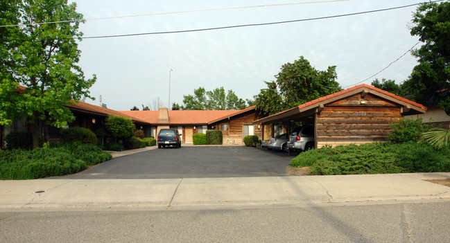 7089 N Howard St in Fresno, CA - Building Photo - Building Photo