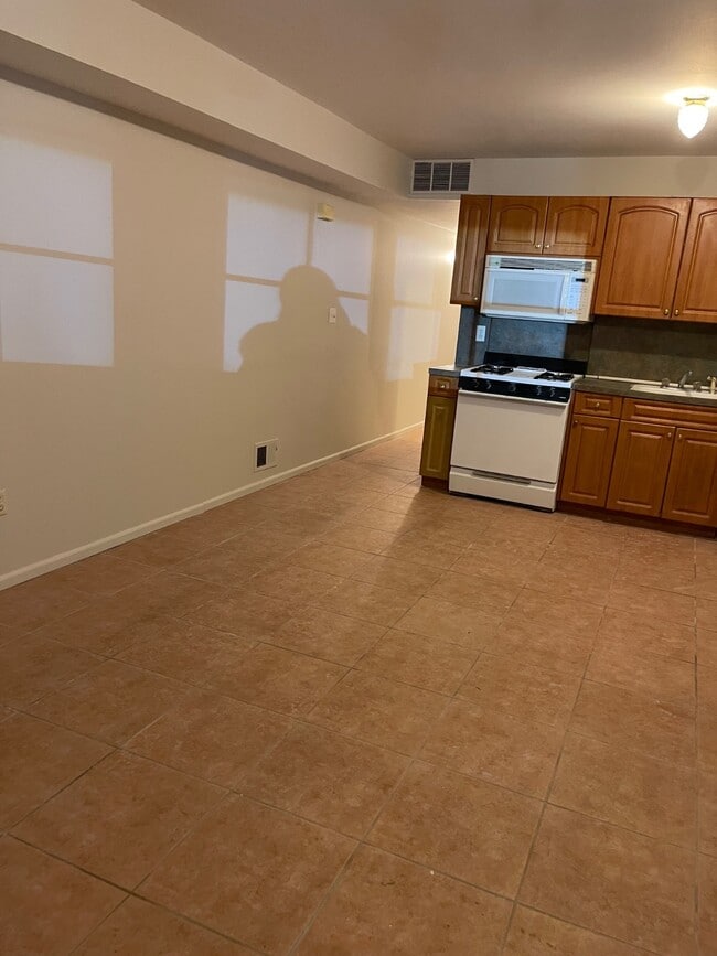 94 Pitney Ave in Staten Island, NY - Building Photo - Building Photo