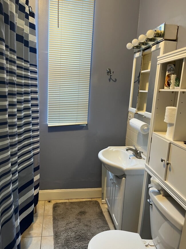 635 W 62nd St, Unit 1