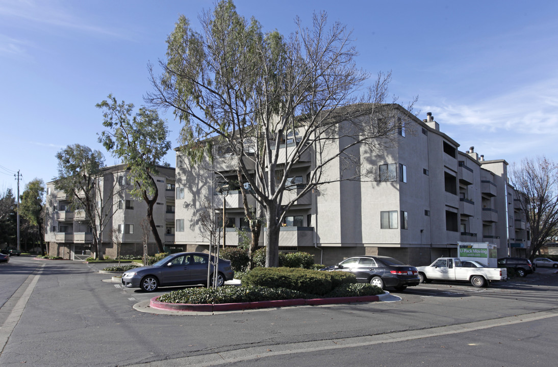 Bridgeporte in Hayward, CA - Building Photo