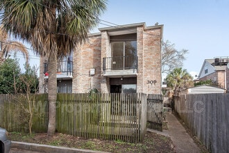 309 Lilac St in Metairie, LA - Building Photo - Building Photo
