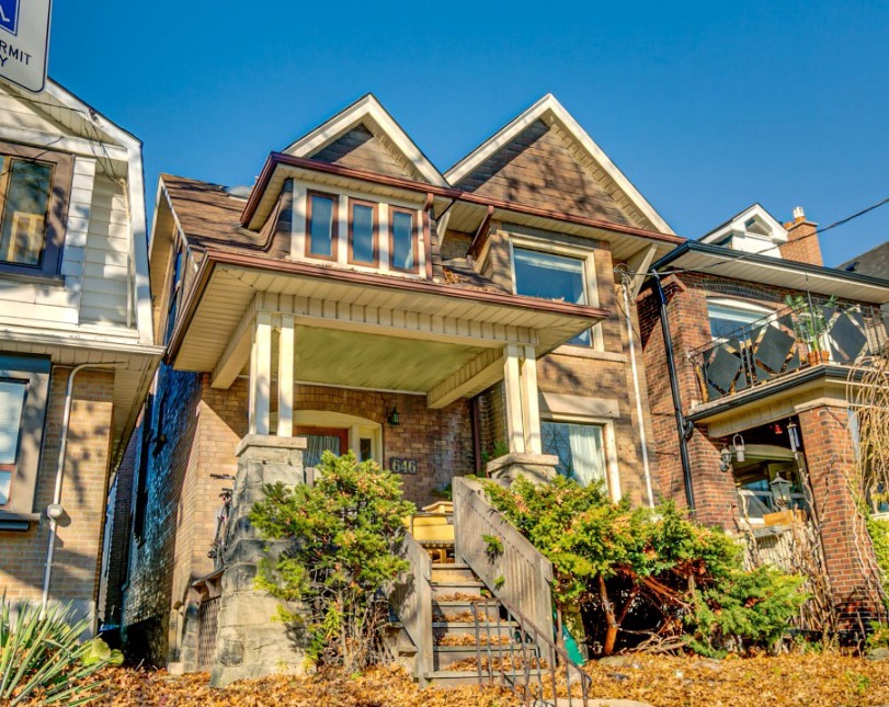 646 Annette St in Toronto, ON - Building Photo