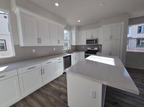 2137 Cumberland in Pomona, CA - Foto de edificio - Building Photo