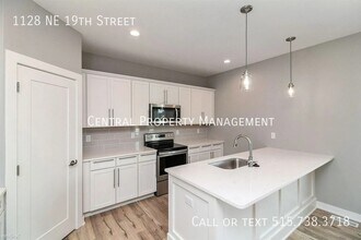 1128 NE 19th St in Grimes, IA - Building Photo - Building Photo