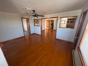 102 E Liberty St, Unit 2nd Floor in Danbury, CT - Foto de edificio - Building Photo