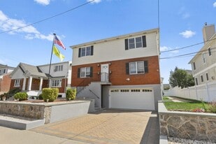 160 Lakeview Ave in Harrison, NY - Building Photo