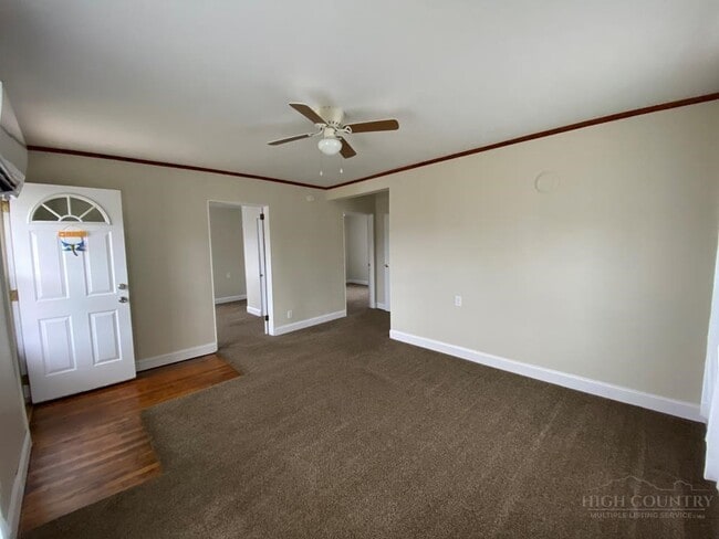 11 E 5th St in West Jefferson, NC - Building Photo - Building Photo