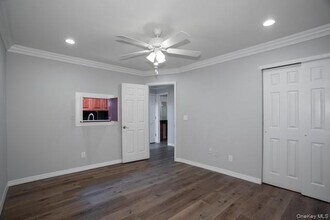 375 Lake Pointe Dr in Middle Island, NY - Building Photo - Building Photo