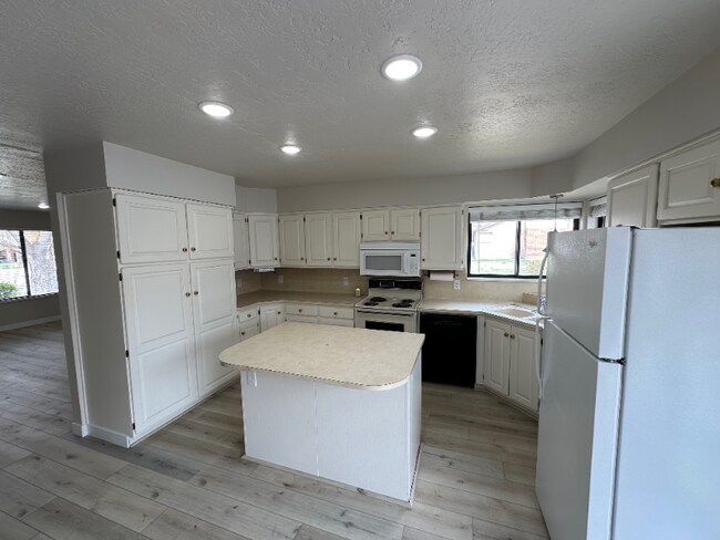 1052 E 120 N in Orem, UT - Building Photo - Building Photo