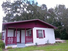 1467 N Paul Dr in Inverness, FL - Building Photo