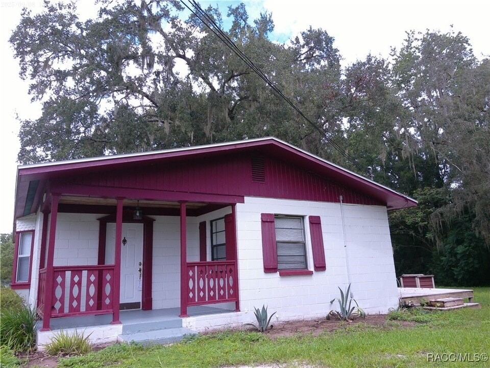 1467 N Paul Dr in Inverness, FL - Building Photo