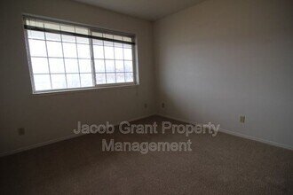 1940 S Ammon Rd in Ammon, ID - Building Photo - Building Photo