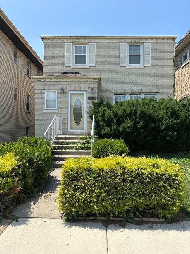 property at 1644 Clarence Ave