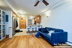 4 Phillips St, Unit A in Boston, MA - Building Photo